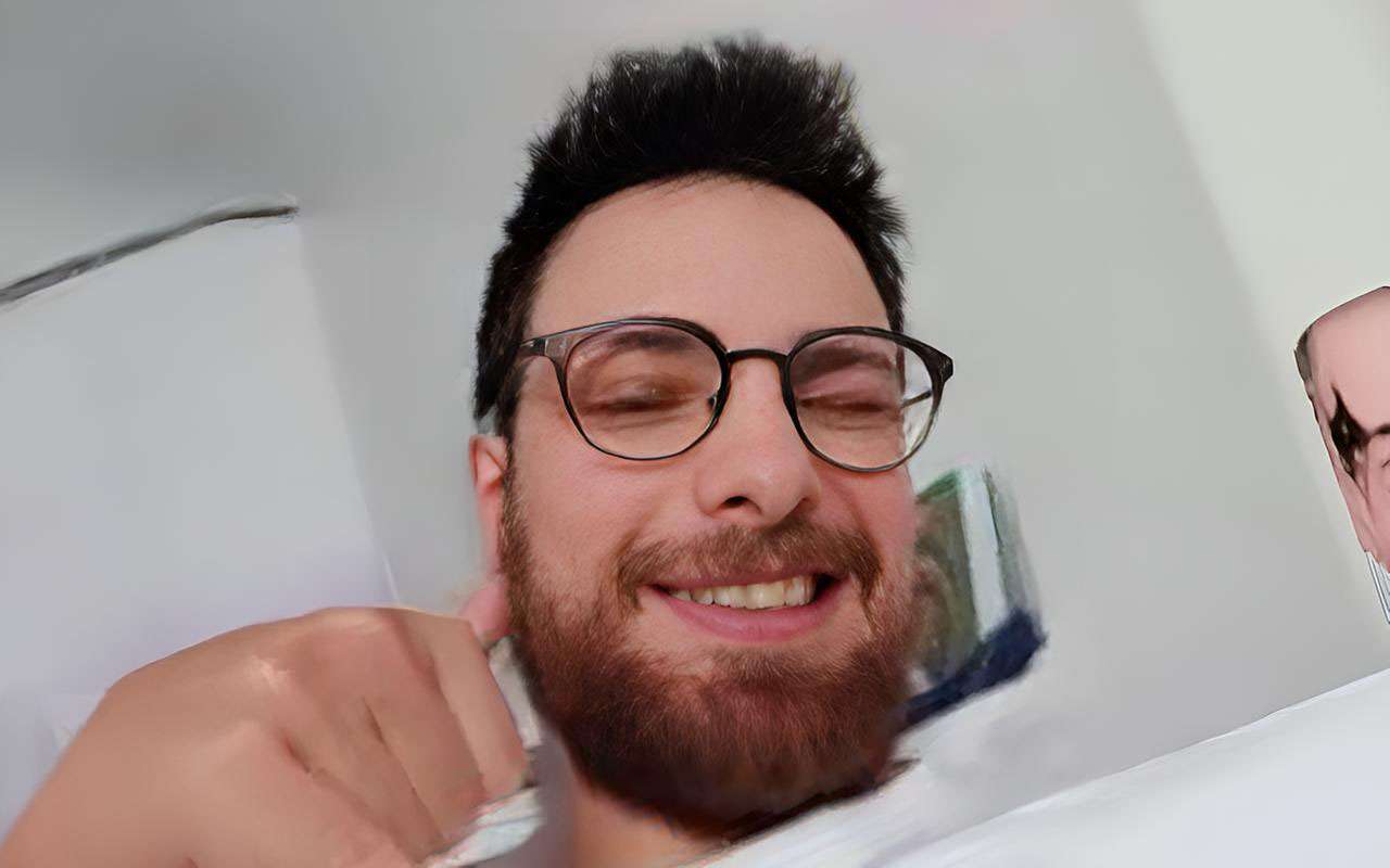 Image default
